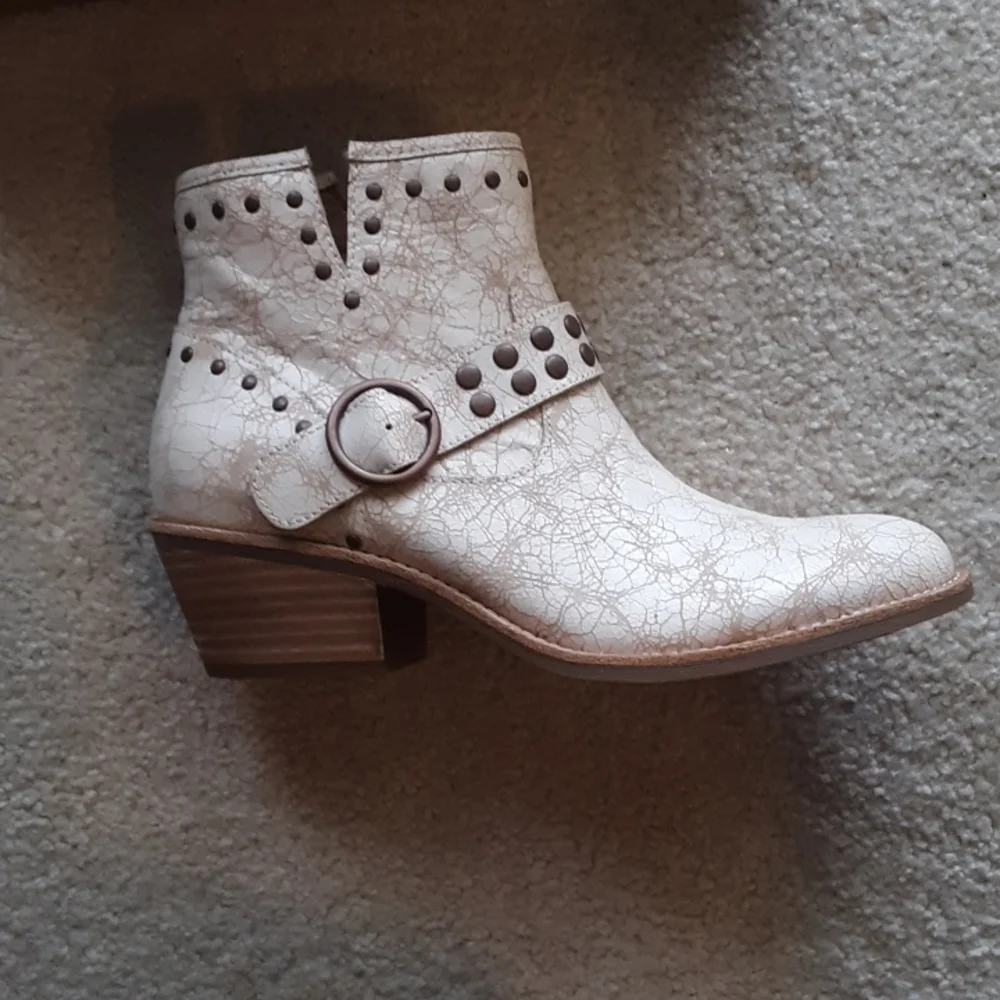Soft ankle boots - Picture 3 of 7